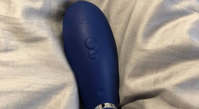 18+. Неожиданные оргазмы с вакуумно-волновым стимулятором клитора Womanizer Premium