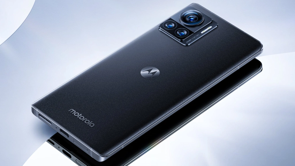 Motorola выпускает свой самый мощный смартфон – он заряжается всего за…