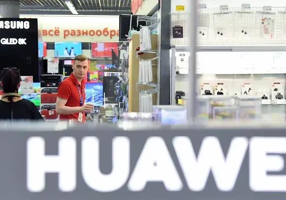 Купить технику Huawei не получится. Даже ту, что уже есть в магазинах. Что происходит?