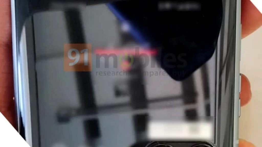 Модель для тех, кто без комплексов. Раскладушка Motorola с камерой 200 Мп стала главным героем видео