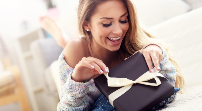 Что подарить девушке на 8 Марта: рейтинг подарков от компании Wollmer