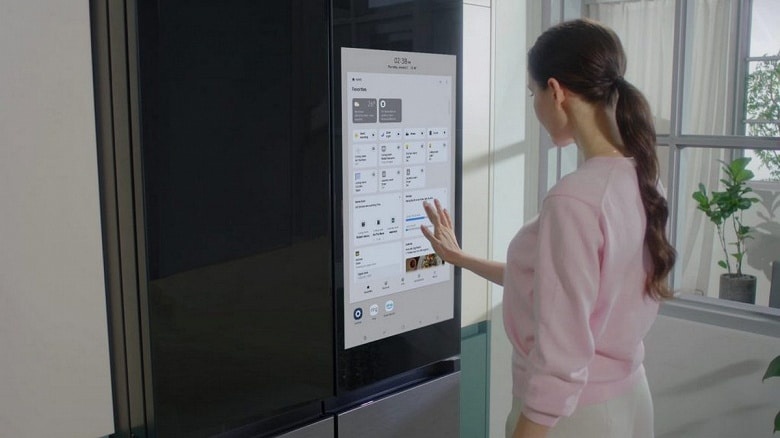 Samsung встроили в холодильник полноценный ТВ на 32 дюйма