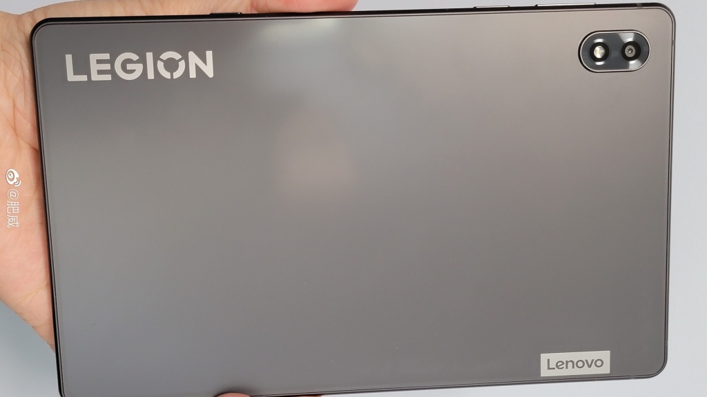 Игровой планшет Lenovo Legion Y700 показали на живых фото