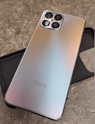 Фото смартфона HONOR X8
