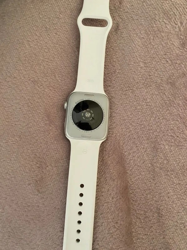 фото умных часов Apple Watch SE