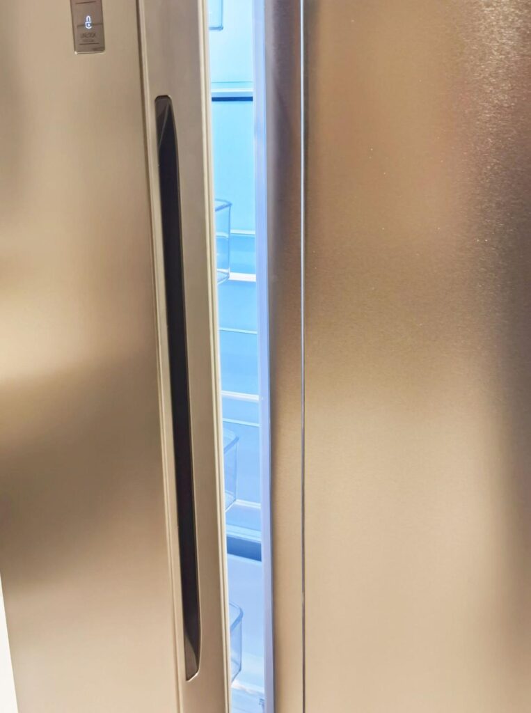 фото холодильника Hisense RS-677N4AC1