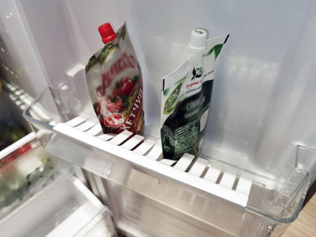 фото холодильника Hisense RS-677N4AC1 внутри