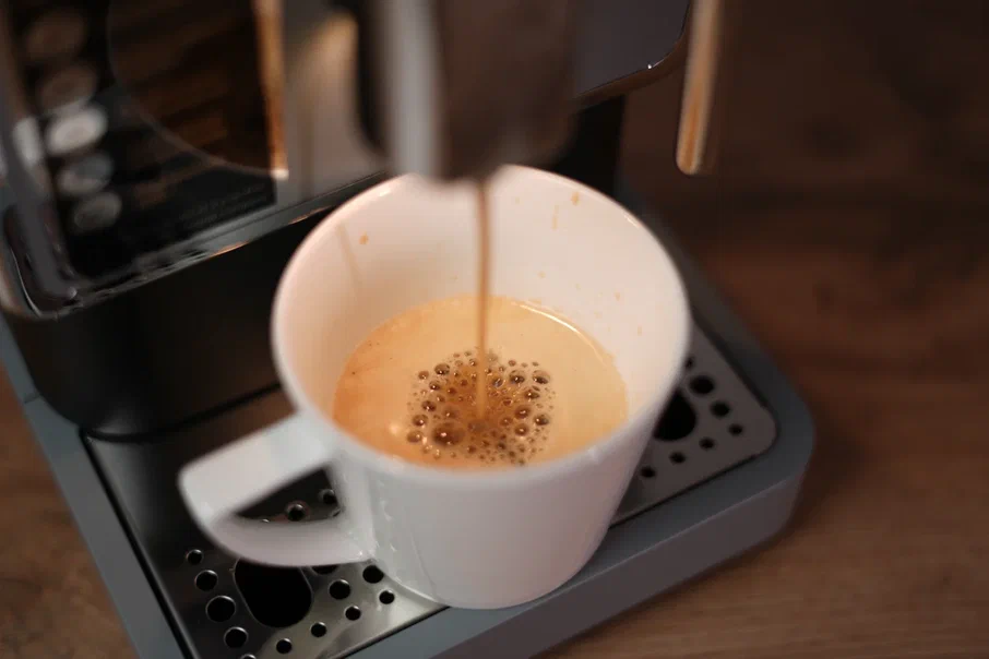 Приготовление эспрессо кофемашины REDMOND RCM-1517
