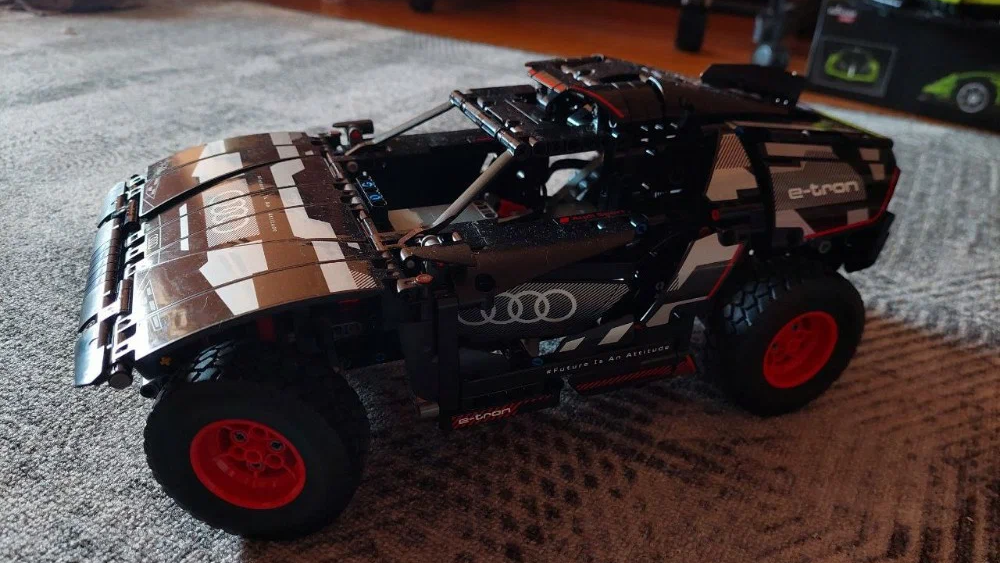Фото подарка для мужчин  LEGO Technic Audi RS Q e-tron