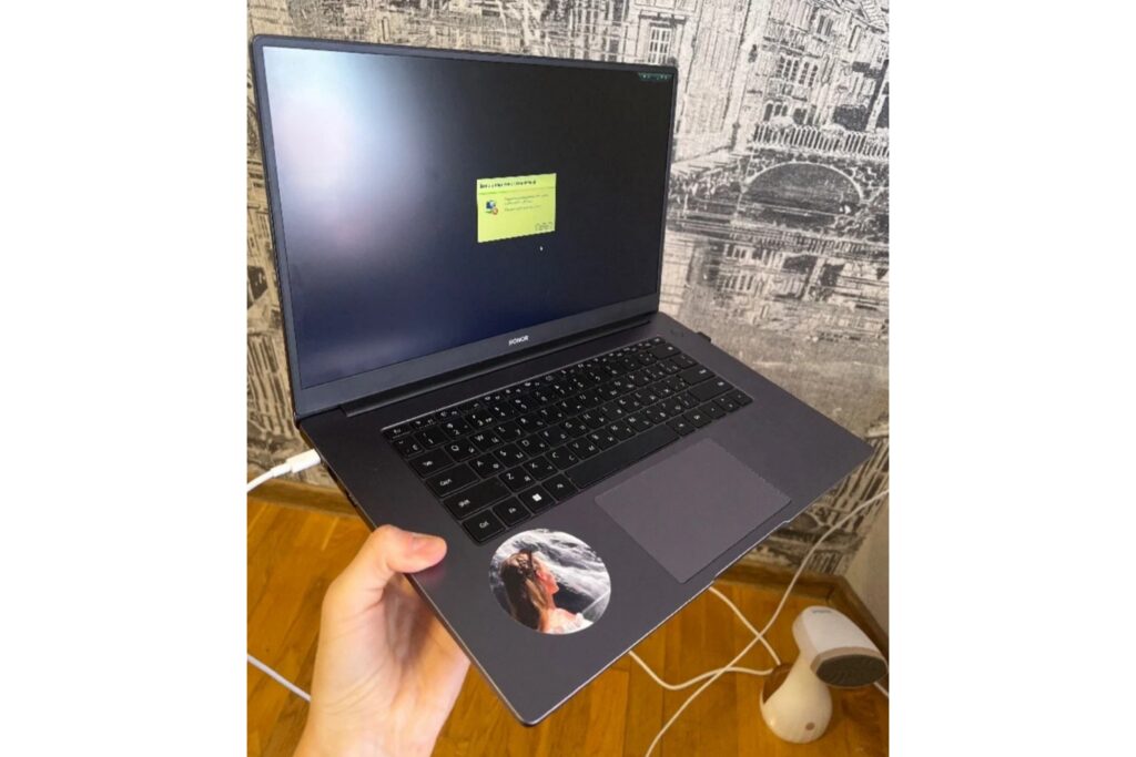 Фото ноутбука HONOR MagicBook X 15BBR-WAH9