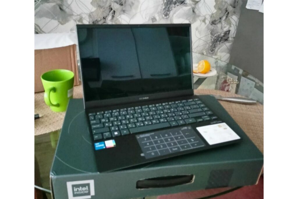 Фото ноутбука Asus ZenBook 13 UX325EA-XS74