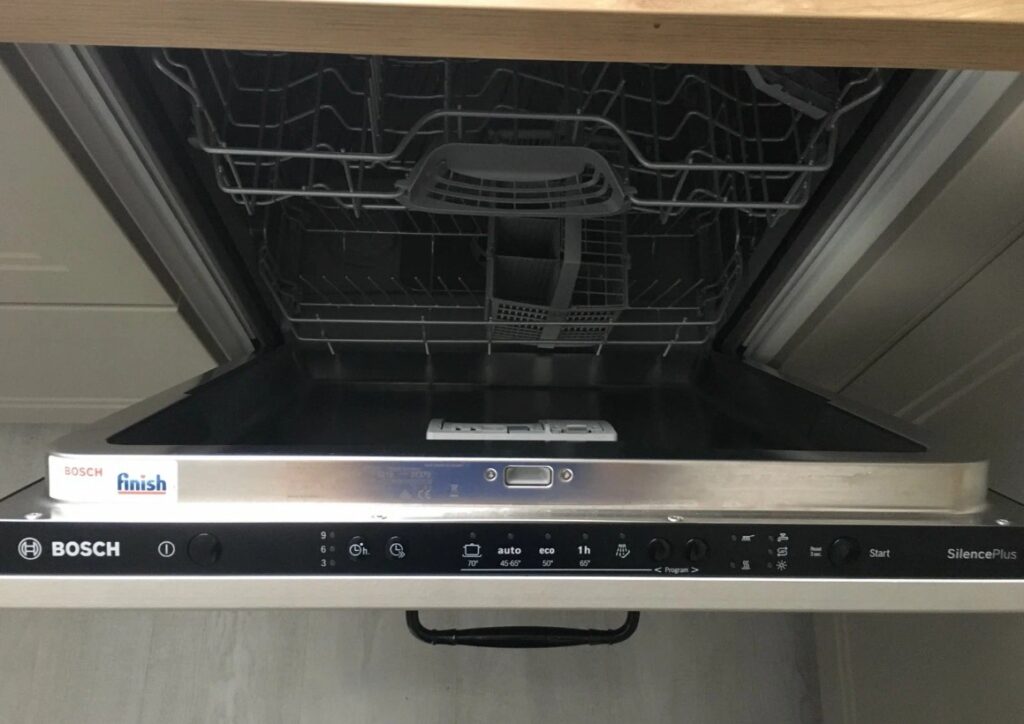 Фото встраивоемой посудомоечной машины BOSCH SMV25AX00E