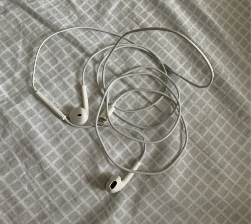 Фото проводных наушников Apple EarPods