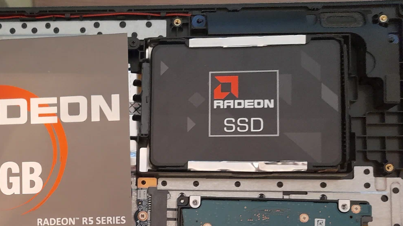 Фото SSD накопителя AMD SATA III 120GB R5SL120G Radeon R5