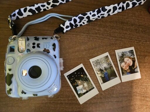 Фото подарка на 8 марта Фотоаппарат моментальной печати Instax Mini 12 Blossom
