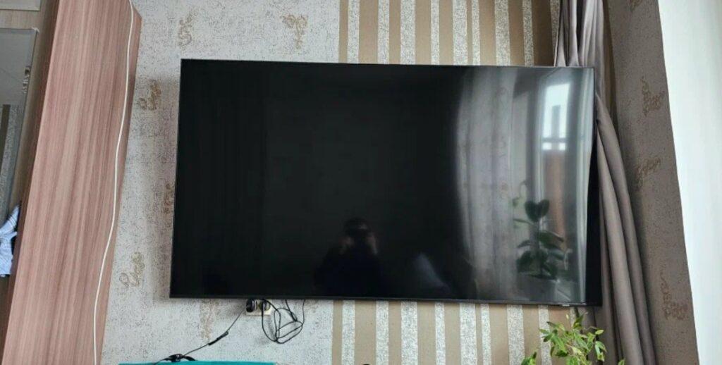 Фото телевизора Samsung UE65CU8000U