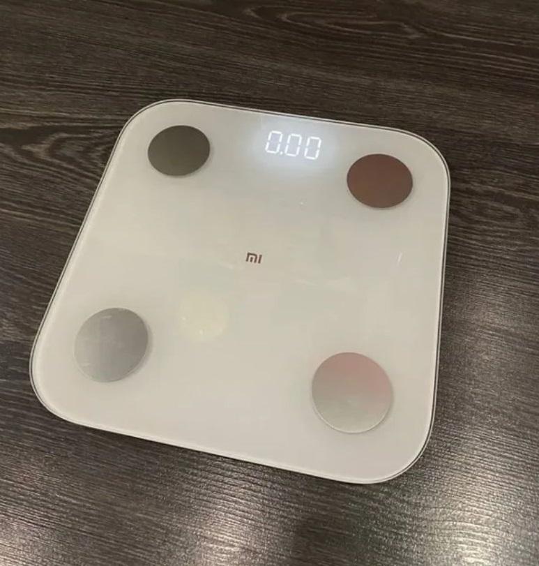 Фото напольных весов Xiaomi Mi Body Composition Scale 2