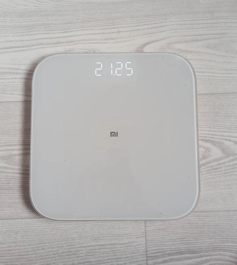 Фото напольных весов Xiaomi Mi Smart Scale 2