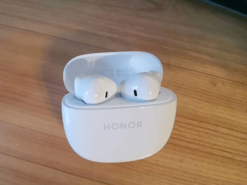 Фото беспроводных наушников HONOR Earbuds X6