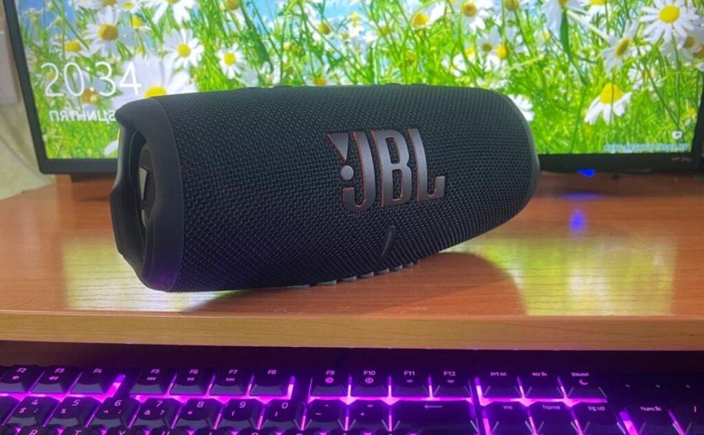 Фото портативной колонки JBL Charge 5