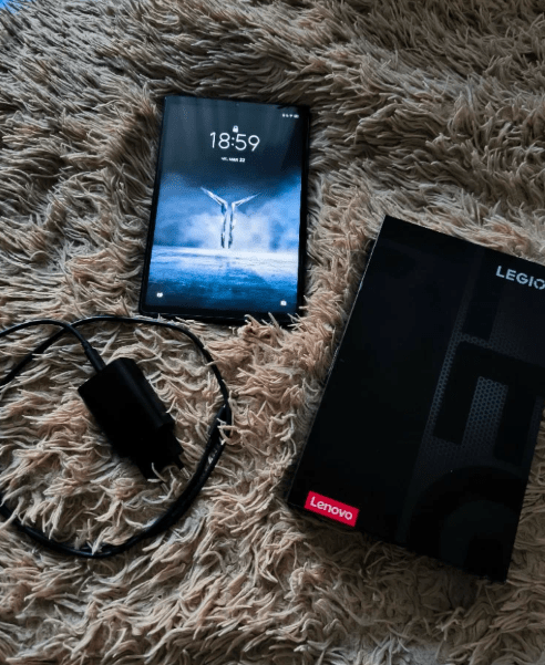 Фото планшета  Lenovo LEGION Y700