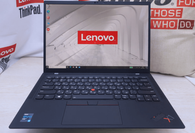 Фото ноутбука для путешествий ThinkPad X1 Carbon Gen 9