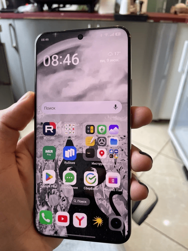 Фото китайского смартфона Realme 14 Pro+