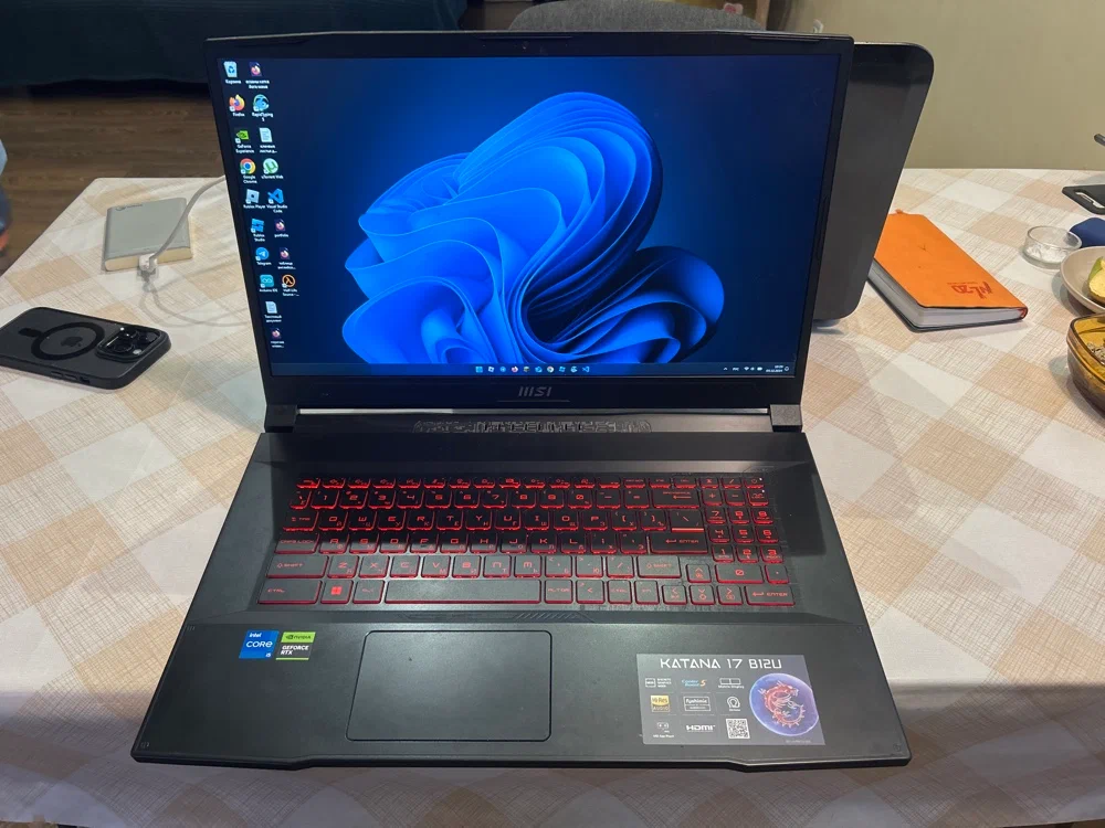 Фото игрового ноутбука MSI Katana 17