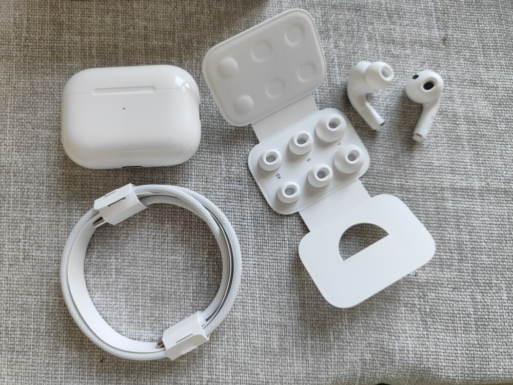 Фото наушников Apple AirPods Pro 2