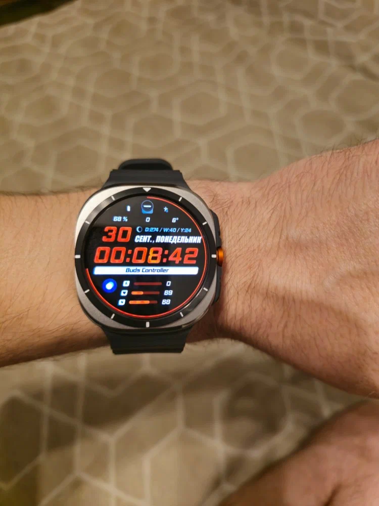 Фото смарт-часов Samsung Galaxy Watch Ultra