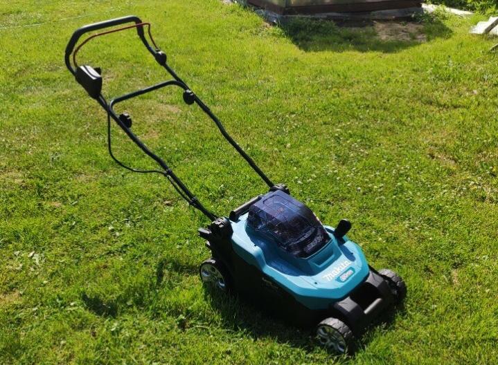 Фото газонокосилки MAKITA DLM 382 PM2