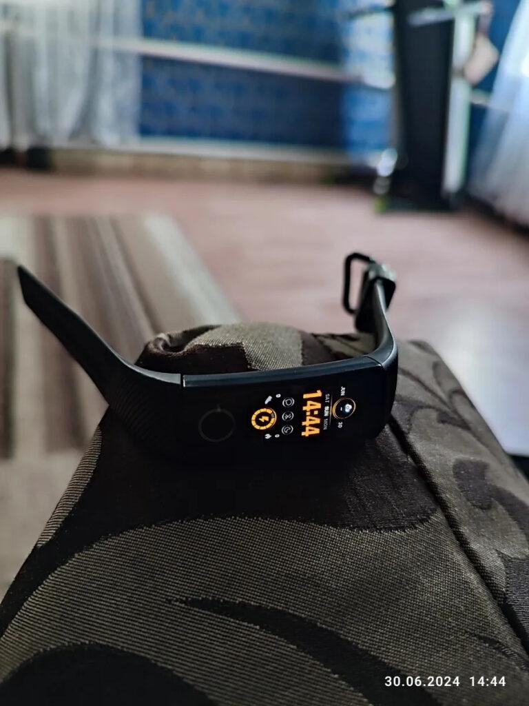 Фото фитнес-часов Honor Band 4