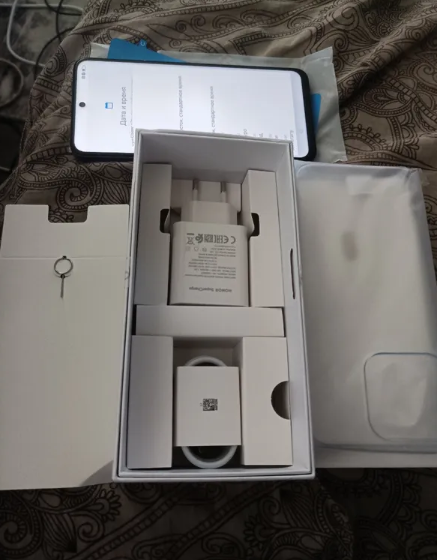 Фото смартфона HONOR X7C