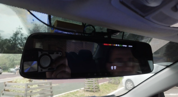 Фото видеорегистратора-зеркала Intego VX-800 MR