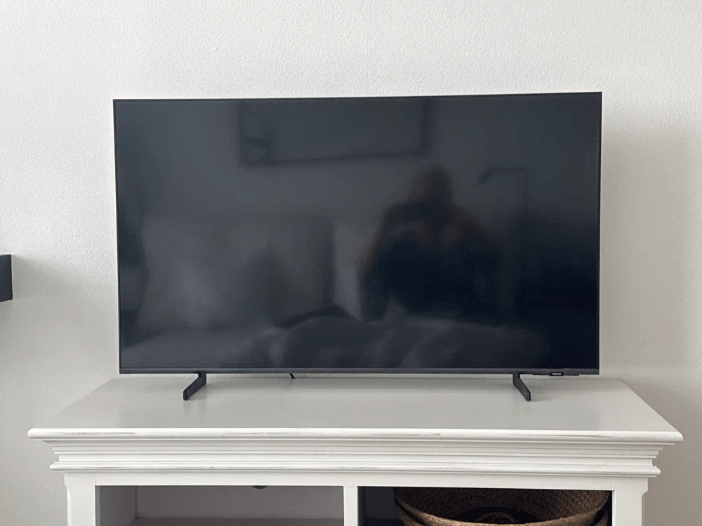 Фото телевизора Samsung QE43Q60CAUXUZ
