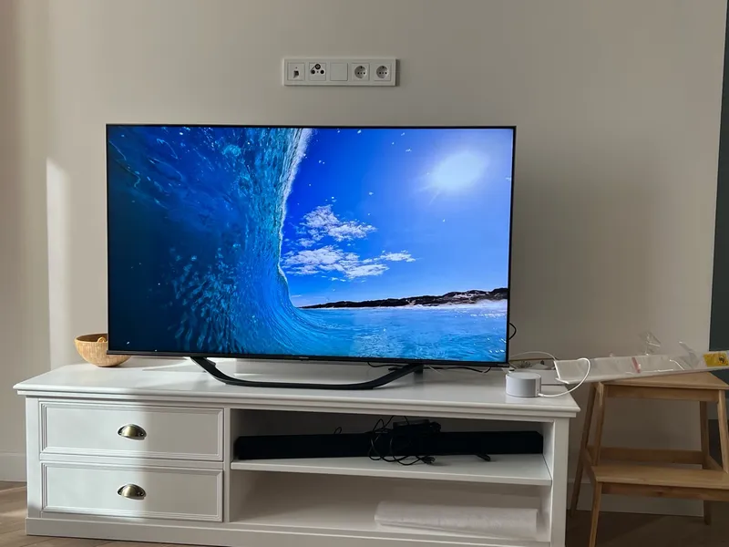 Фото телевизора Hisense U7HQ