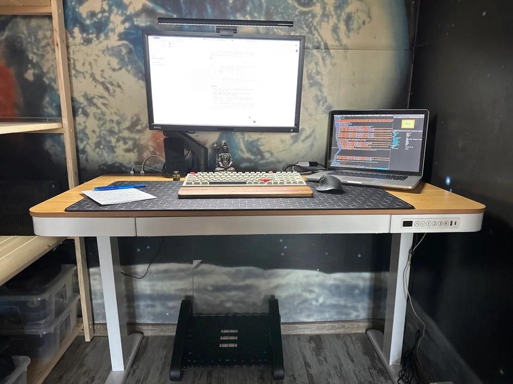 Фото стола с подъемным механизмом Xiaomi Electric Lifting Desk