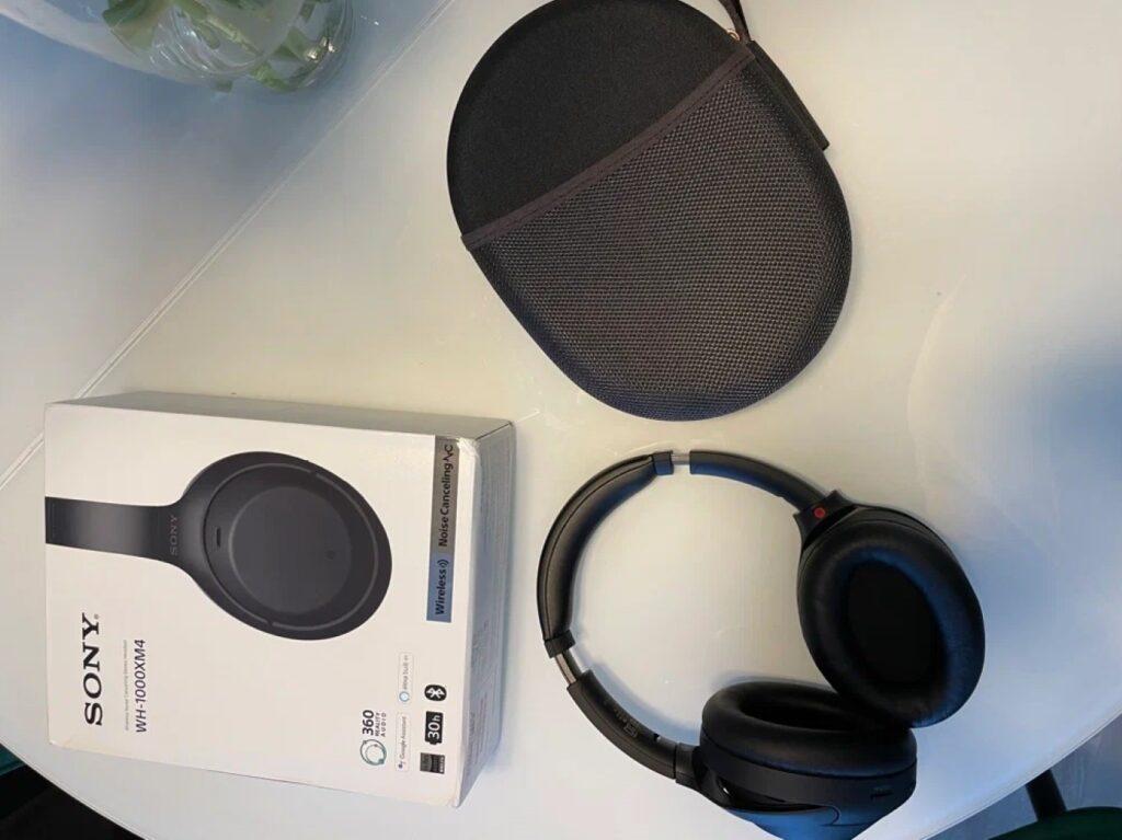 Фото наушников Sony WH-1000XM4