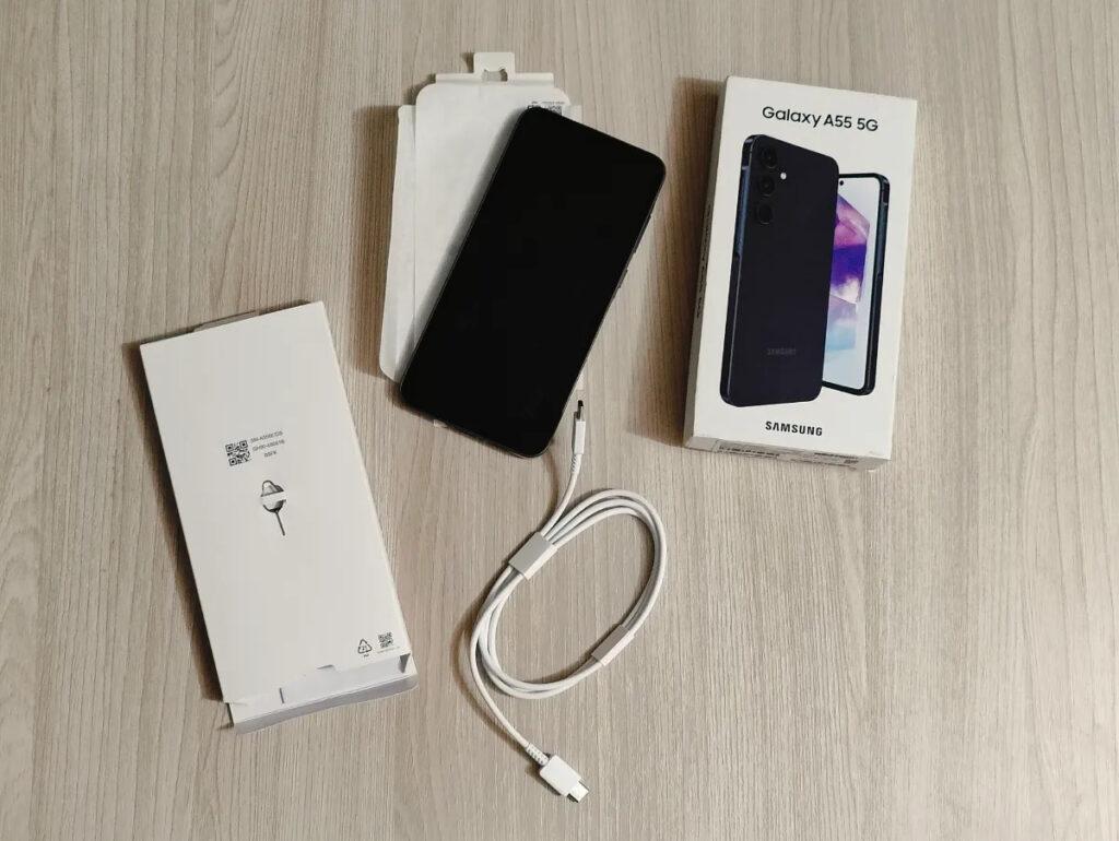 Фото комплектации смартфона Samsung Galaxy A55