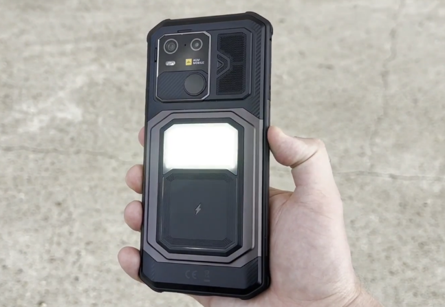 Фото смартфона AGM G3