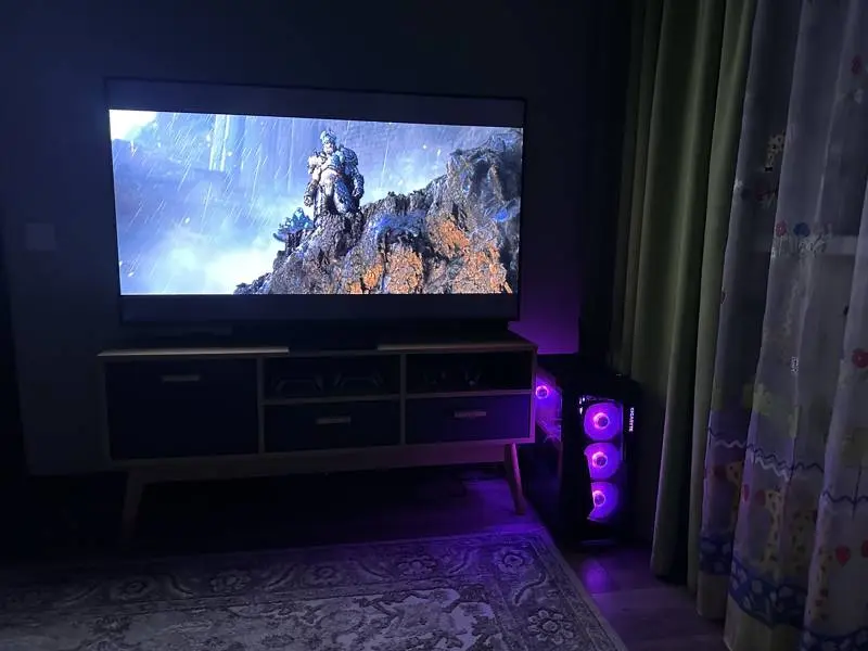 Фото телевизора Samsung QE65QN70FAUXRU