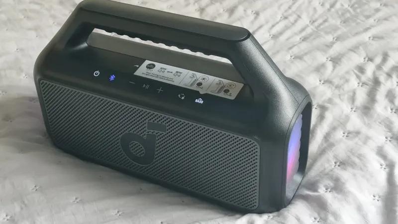 Фото портативной колонки Anker Soundcore Boom 2