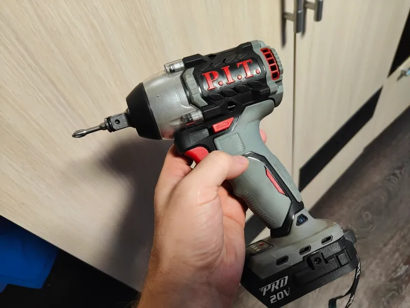 Фото гайковерта P.I.T. PIW20H-300B/1