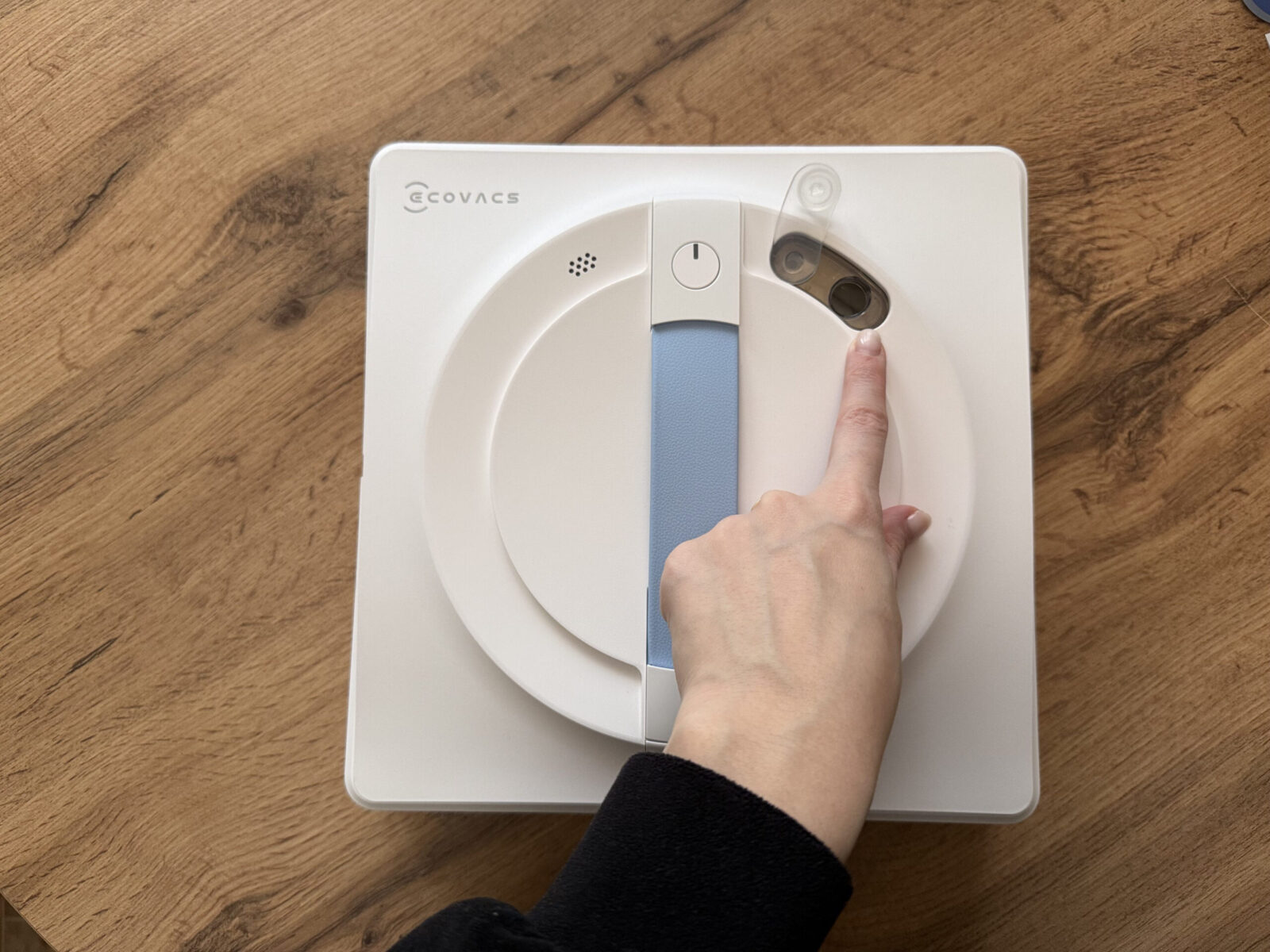 Фото робота-мойщика ECOVACS WINBOT W1S