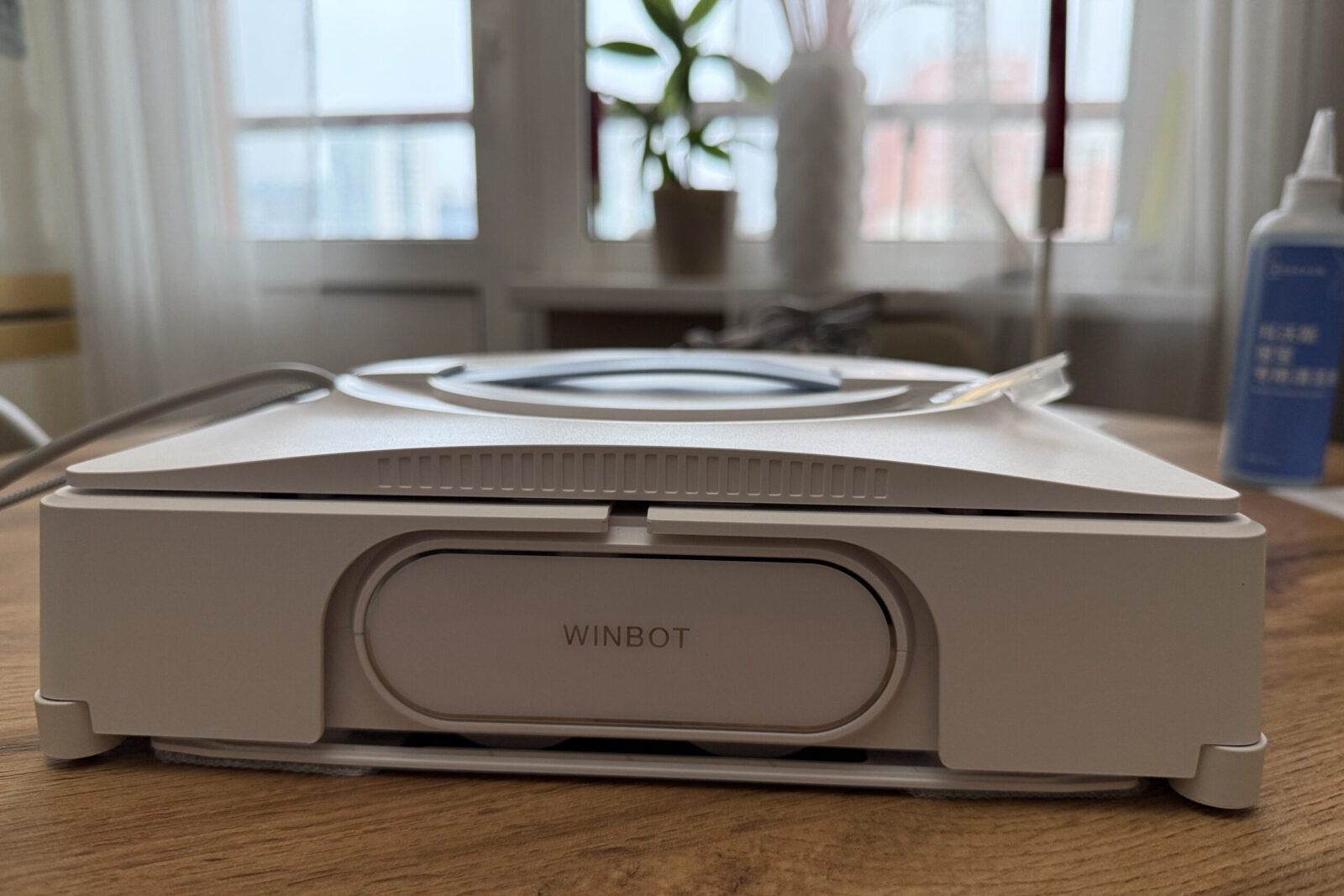 Фото робота-мойщика ECOVACS WINBOT W1S