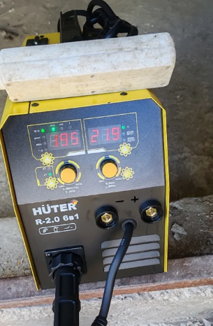 Фото сварочного полуавтомата Huter R-2.0