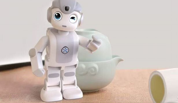 Фото умного робота Ubtech Alpha Mini