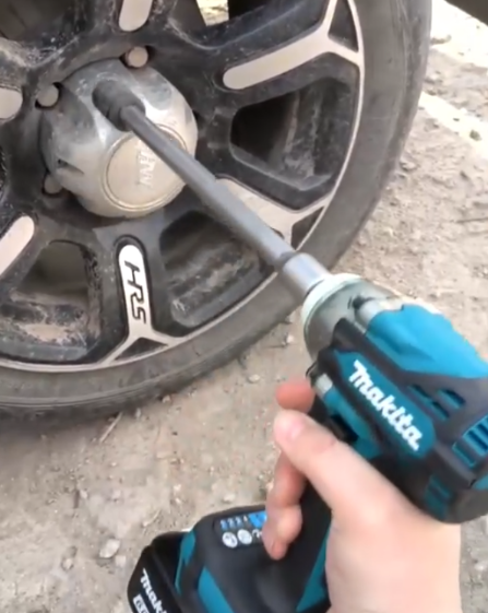 Фото гайковерта Makita DTW300Z
