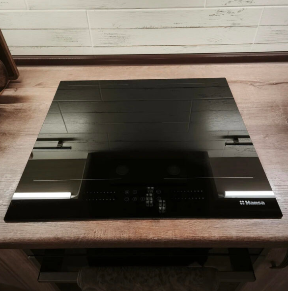 Фото индукционной варочной панели Hansa BHI68508