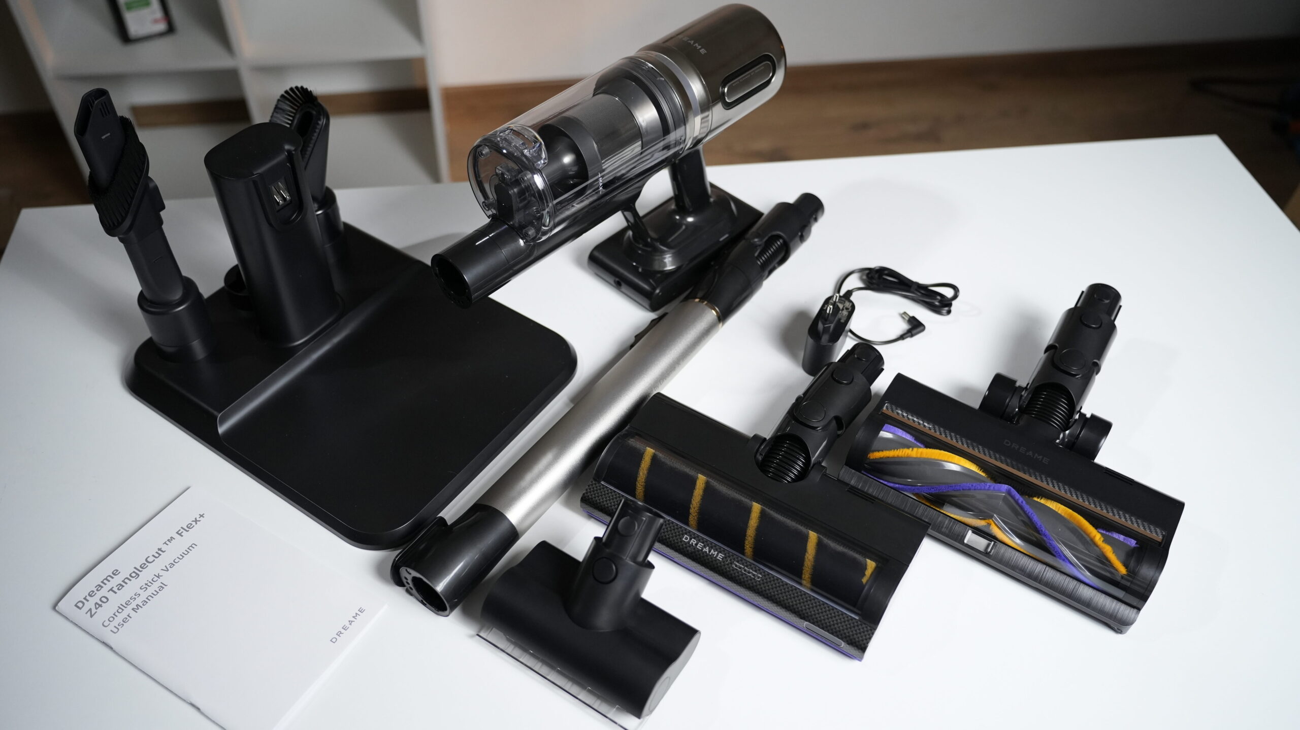 Фото вертикального пылесоса Dreame Z40 TangleCut Flex+